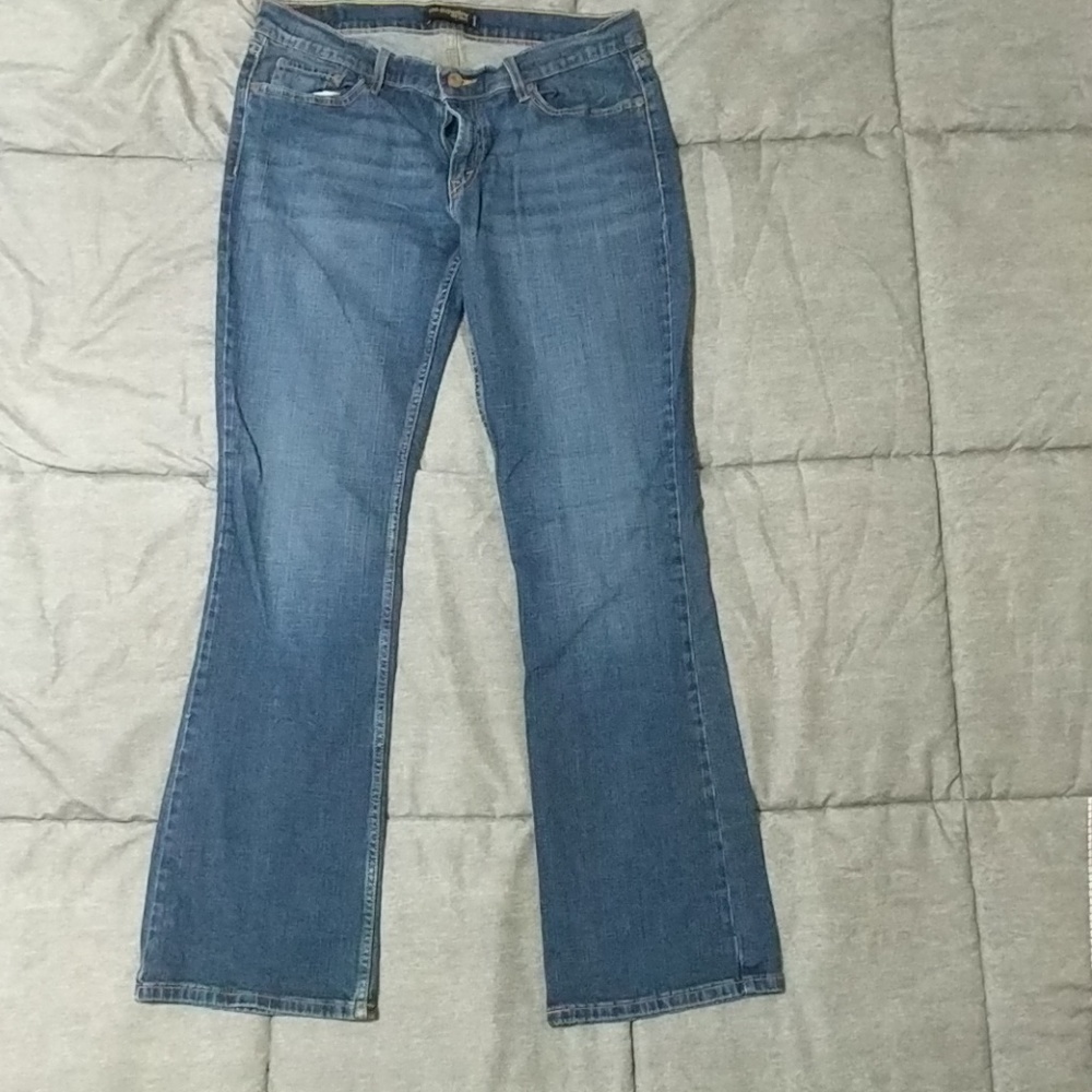 Levi's 524 jeans